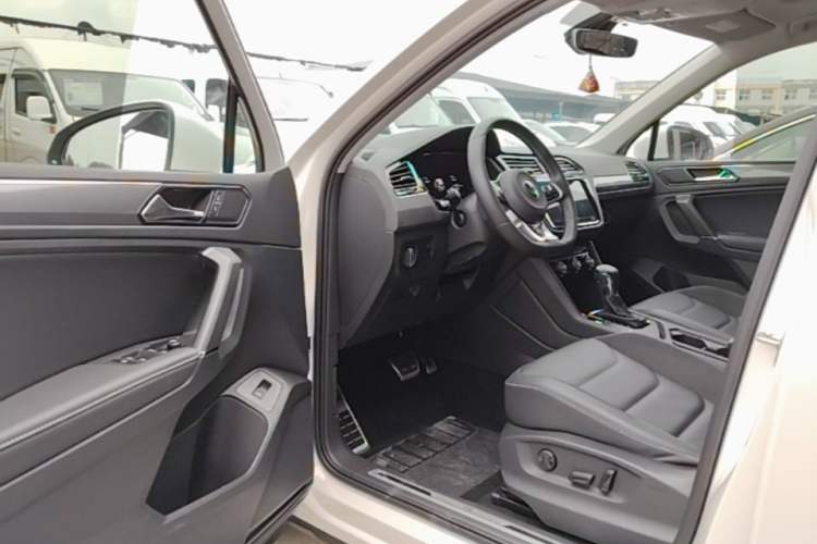 Used Volkswagen Tiguan L 2021 330TSI Automatic Two-Wheel Drive R-Line Enhanced Edition Driver Seat