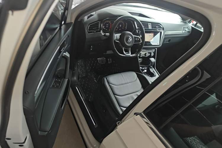 Used Volkswagen Tiguan L 2021 330TSI Automatic Two-Wheel Drive R-Line Enhanced Edition Driver Seat