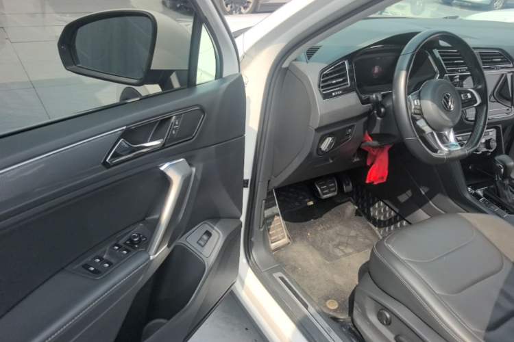 Used Volkswagen Tiguan L 2021 330TSI Automatic Two-Wheel Drive R-Line Enhanced Edition Driver Seat