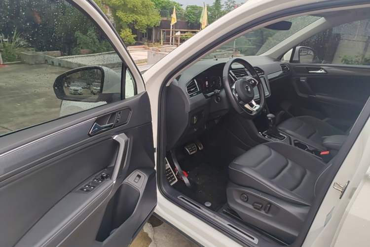 Used Volkswagen Tiguan L 2021 330TSI Automatic Two-Wheel Drive R-Line Enhanced Edition Driver Seat