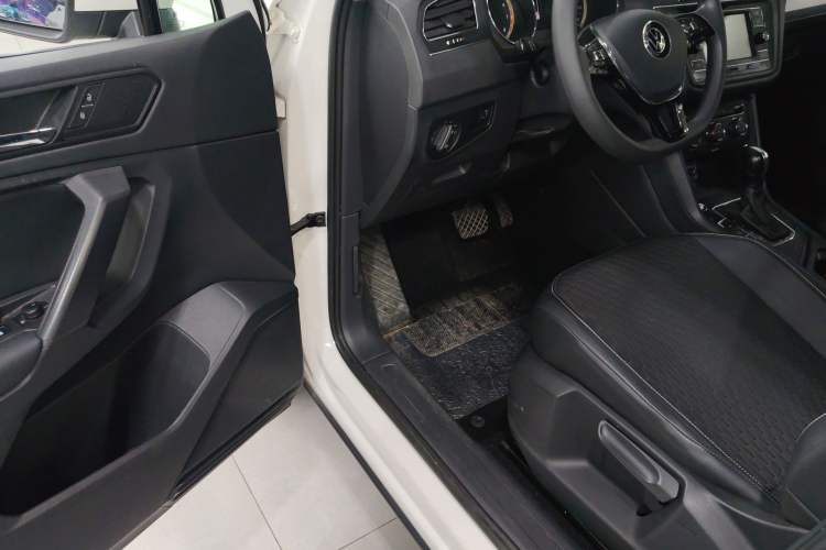 Used Volkswagen Tiguan L 2021 330TSI Automatic Two-Wheel Drive Comfort Edition Driver Seat