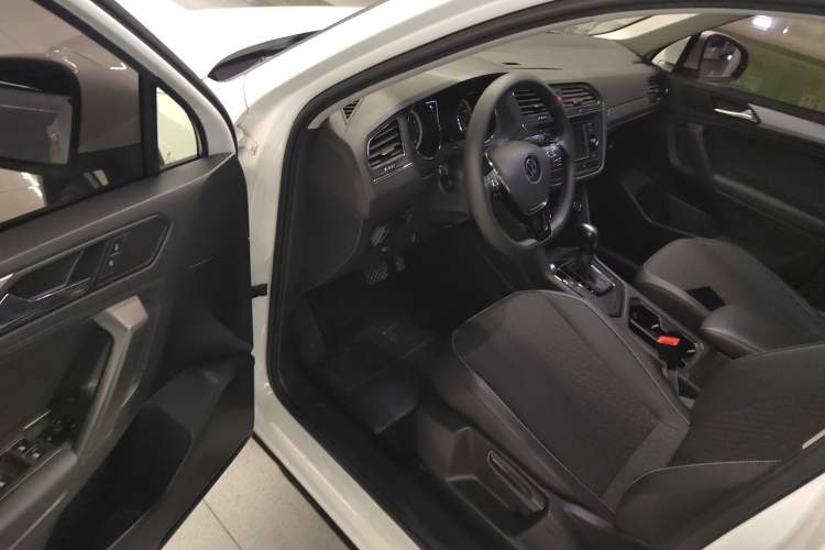 Used Volkswagen Tiguan L 2021 280TSI Automatic Two-Wheel Drive Comfort Edition – Low-Trim Version Driver Seat