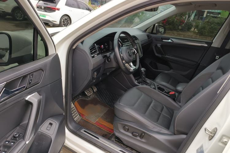 Used Volkswagen Tiguan L 2021 380TSI Automatic All-Wheel Drive R-Line Comfort Plus 7-Seater Driver Seat
