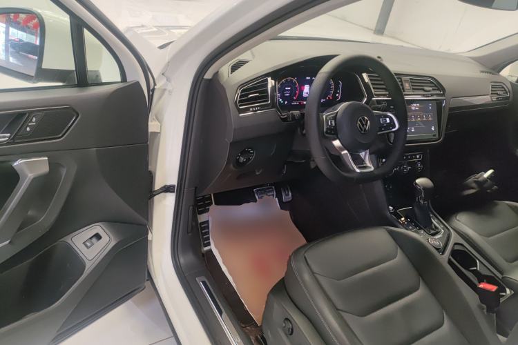 Used Volkswagen Tiguan L 2021 380TSI Automatic All-Wheel Drive R-Line Comfort Plus 7-Seater Driver Seat