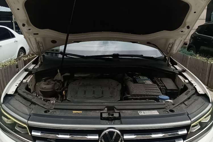 Used Volkswagen Tiguan L 2021 330TSI Automatic Two-Wheel Drive R-Line Flagship Edition Engine Bay