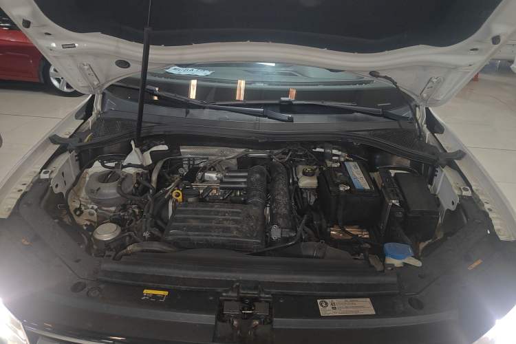 Used Volkswagen Tiguan L 2021 280TSI Automatic Two-Wheel Drive Comfort Edition – Low-Trim Version Engine Bay