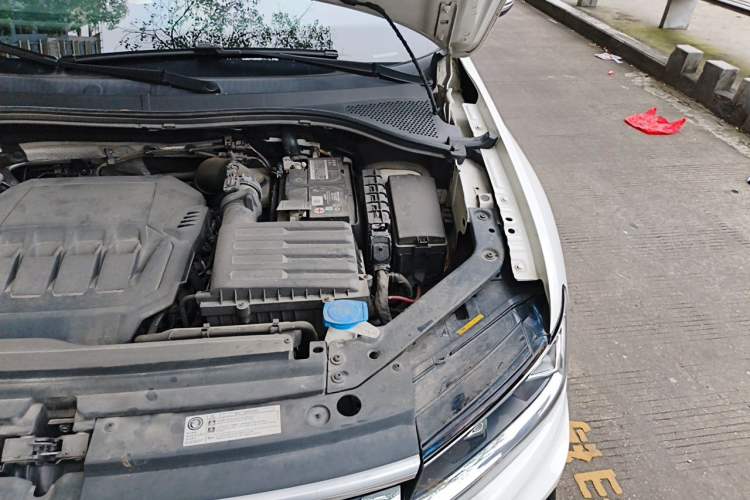 Used Volkswagen Tiguan L 2021 330TSI Automatic Two-Wheel Drive R-Line Enhanced Edition Engine Bay Left