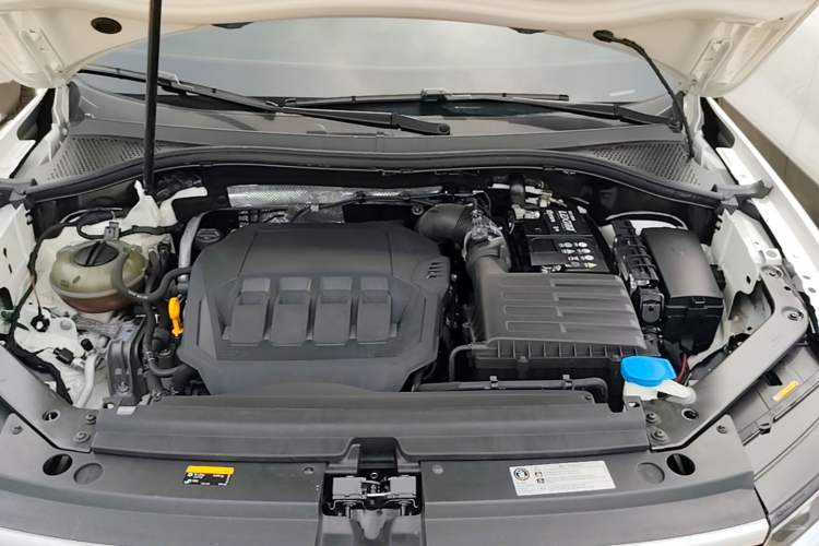 Used Volkswagen Tiguan L 2021 330TSI Automatic Two-Wheel Drive R-Line Enhanced Edition Engine Bay