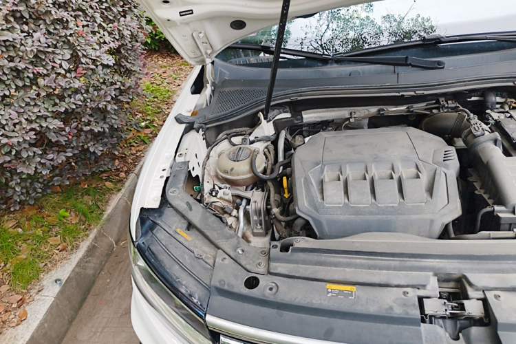 Used Volkswagen Tiguan L 2021 330TSI Automatic Two-Wheel Drive R-Line Enhanced Edition Engine Bay Right