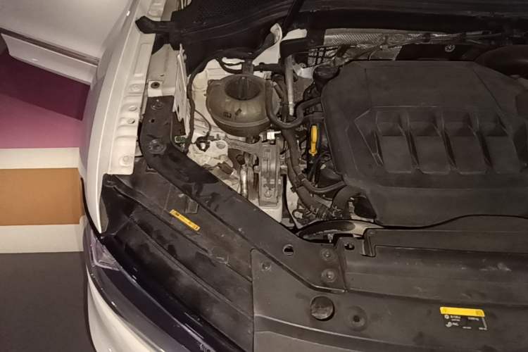 Used Volkswagen Tiguan L 2021 330TSI Automatic Two-Wheel Drive R-Line Enhanced Edition Engine Bay Right