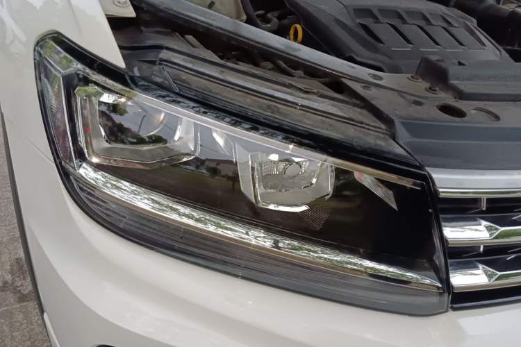 Used Volkswagen Tiguan L 2021 330TSI Automatic Two-Wheel Drive R-Line Enhanced Edition Engine Bay Right
