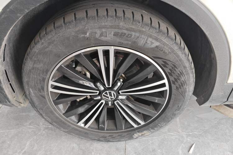 Used Volkswagen Tiguan L 2021 330TSI Automatic Two-Wheel Drive Smart Edition Exterior 2