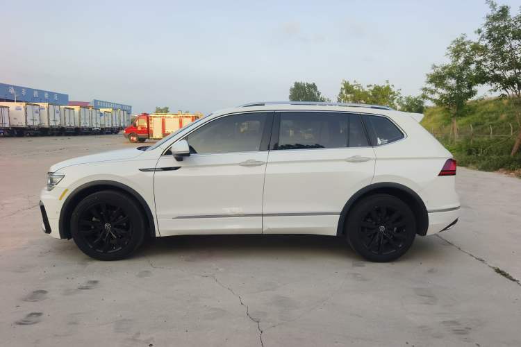 Used Volkswagen Tiguan L 2021 330TSI Automatic Two-Wheel Drive R-Line Enhanced Edition Exterior 2
