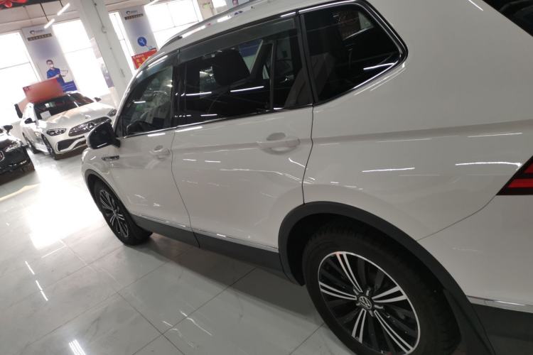 Used Volkswagen Tiguan L 2021 330TSI Automatic Two-Wheel Drive Smart Edition Exterior 3