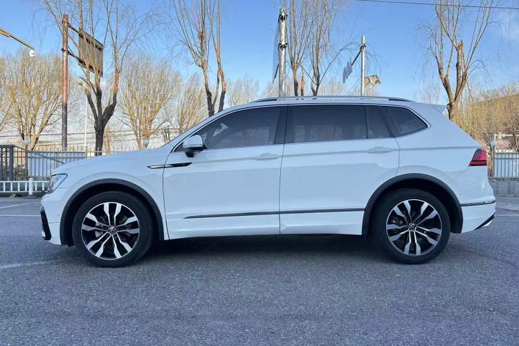 Used Volkswagen Tiguan L 2021 330TSI Automatic Two-Wheel Drive R-Line Enhanced Edition Exterior 3