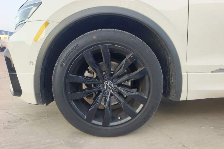 Used Volkswagen Tiguan L 2021 330TSI Automatic Two-Wheel Drive R-Line Enhanced Edition Exterior 3