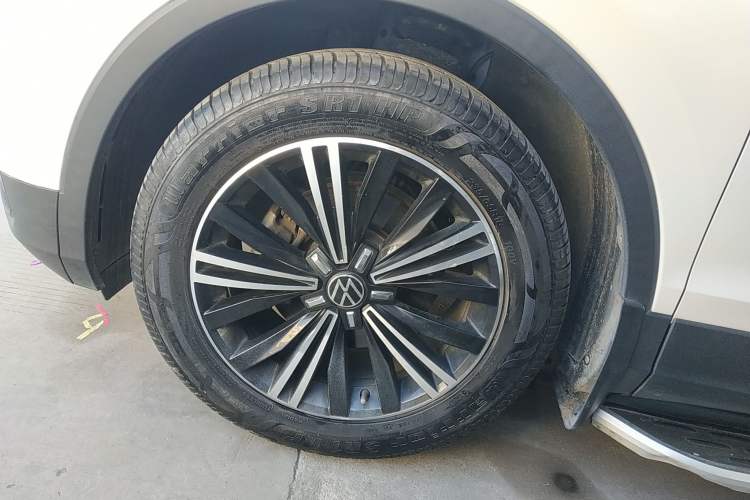 Used Volkswagen Tiguan L 2021 280TSI Automatic Two-Wheel Drive Comfort Edition – Low-Trim Version Exterior 4
