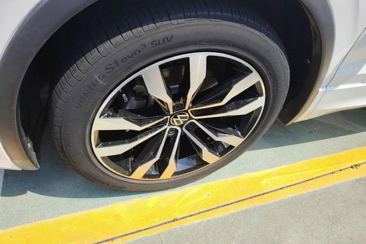 Used Volkswagen Tiguan L 2021 330TSI Automatic Two-Wheel Drive R-Line Enhanced Edition Exterior 4