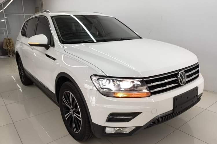 Used Volkswagen Tiguan L 2021 330TSI Automatic Two-Wheel Drive Smart Edition Front Right 45 Deg