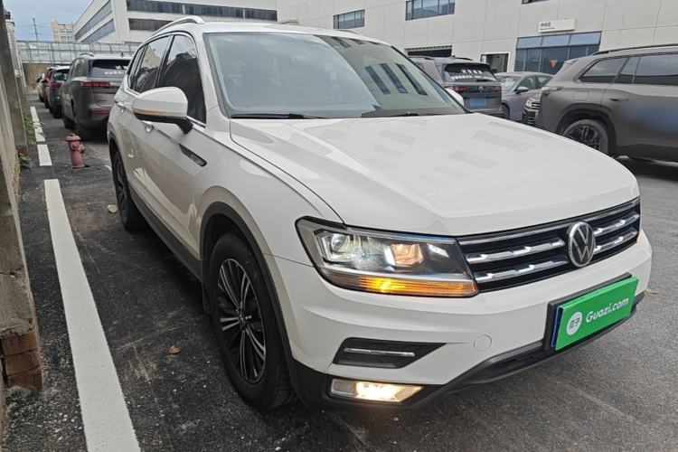 Used Volkswagen Tiguan L 2021 330TSI Automatic Two-Wheel Drive Smart Edition Front Right 45 Deg