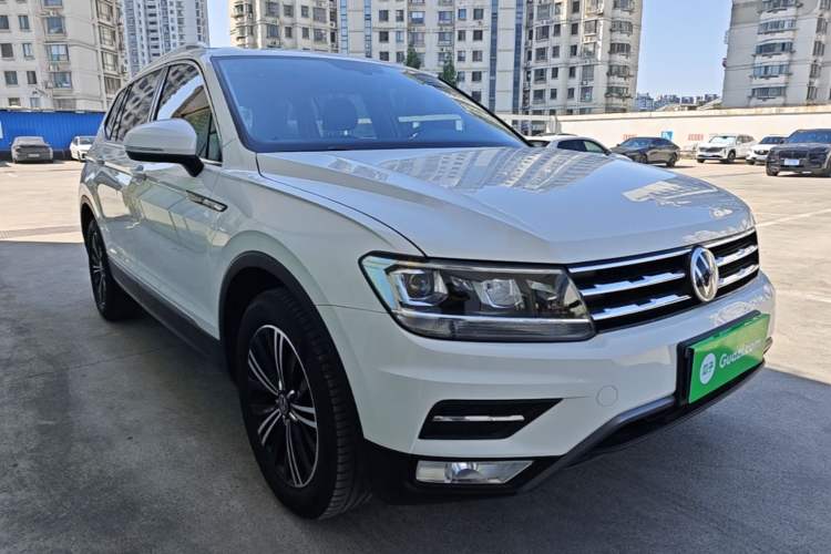 Used Volkswagen Tiguan L 2021 330TSI Automatic Two-Wheel Drive Smart Edition Front Right 45 Deg
