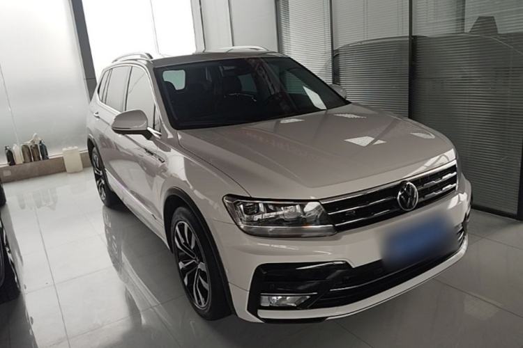 Used Volkswagen Tiguan L 2021 330TSI Automatic Two-Wheel Drive R-Line Enhanced Edition Front Right 45 Deg