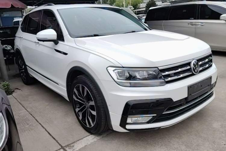 Used Volkswagen Tiguan L 2021 330TSI Automatic Two-Wheel Drive R-Line Enhanced Edition Front Right 45 Deg