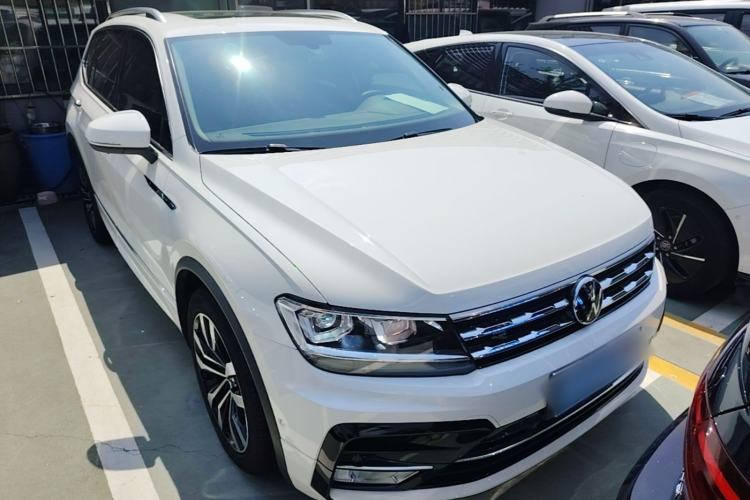 Used Volkswagen Tiguan L 2021 330TSI Automatic Two-Wheel Drive R-Line Enhanced Edition Front Right 45 Deg