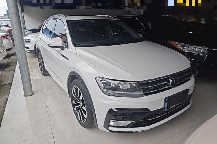 Used Volkswagen Tiguan L 2021 330TSI Automatic Two-Wheel Drive R-Line Enhanced Edition Front Right 45 Deg