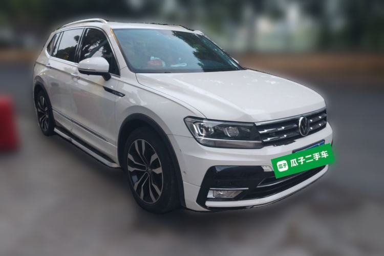 Used Volkswagen Tiguan L 2021 330TSI Automatic Two-Wheel Drive R-Line Enhanced Edition Front Right 45 Deg