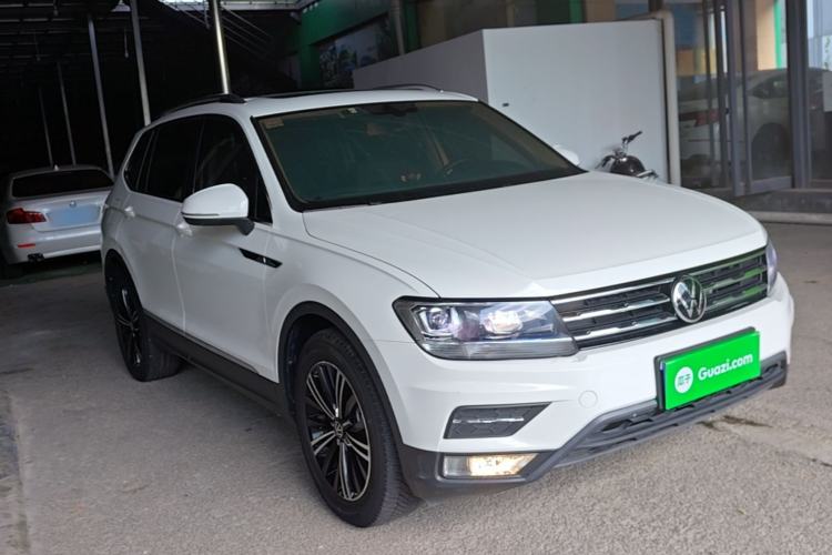 Used Volkswagen Tiguan L 2021 330TSI Automatic Two-Wheel Drive Smart Edition Front Right 45 Deg