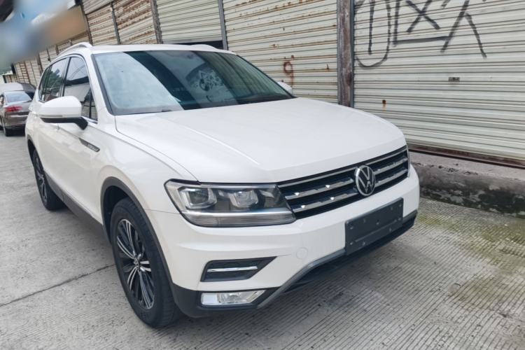 Used Volkswagen Tiguan L 2021 330TSI Automatic Two-Wheel Drive Smart Edition Front Right 45 Deg