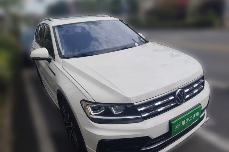 Used Volkswagen Tiguan L 2021 330TSI Automatic Two-Wheel Drive R-Line Enhanced Edition Front Right 45 Deg