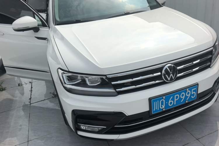 Used Volkswagen Tiguan L 2021 330TSI Automatic Two-Wheel Drive R-Line Enhanced Edition Front Right 45 Deg