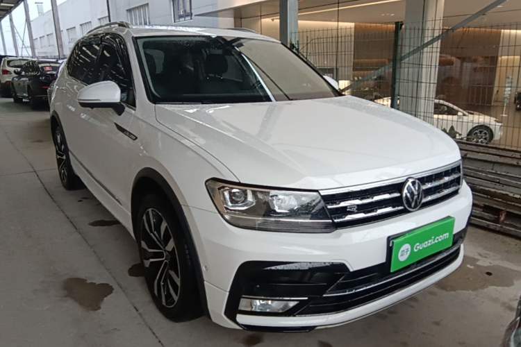 Used Volkswagen Tiguan L 2021 330TSI Automatic Two-Wheel Drive R-Line Enhanced Edition Front Right 45 Deg