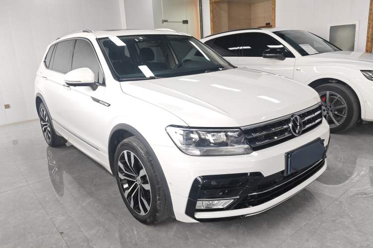 Used Volkswagen Tiguan L 2021 330TSI Automatic Two-Wheel Drive R-Line Enhanced Edition Front Right 45 Deg