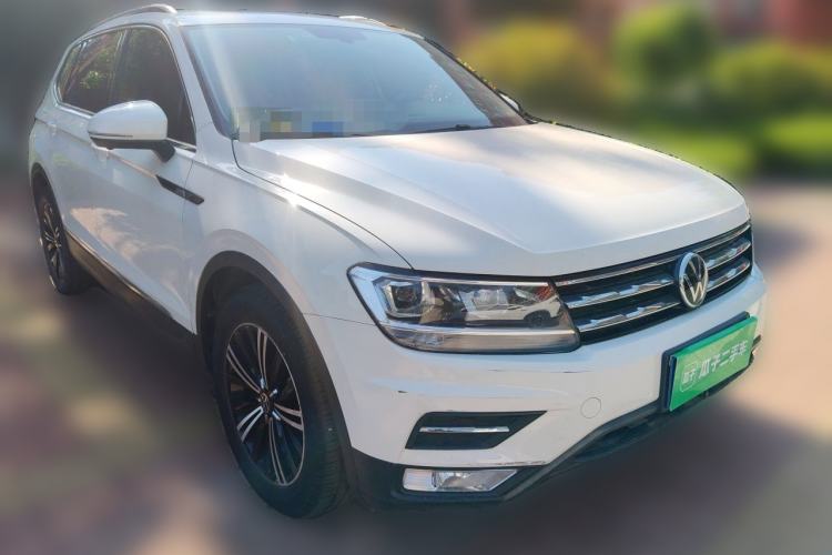 Used Volkswagen Tiguan L 2021 330TSI Automatic Two-Wheel Drive Smart Edition Front Right 45 Deg