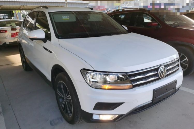 Used Volkswagen Tiguan L 2021 280TSI Automatic Two-Wheel Drive Comfort Edition – Low-Trim Version Front Right 45 Deg
