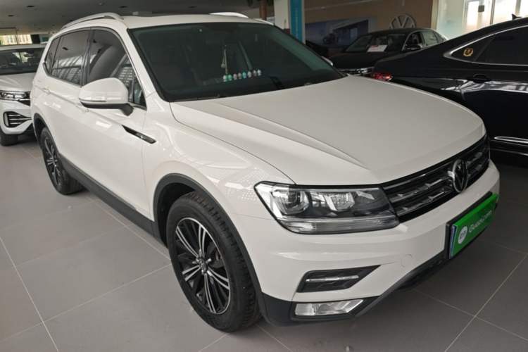 Used Volkswagen Tiguan L 2021 330TSI Automatic Two-Wheel Drive Smart Edition Front Right 45 Deg