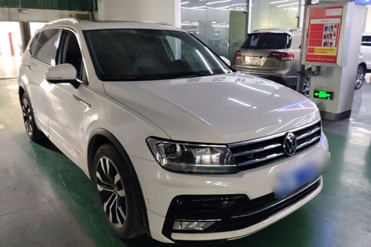 Used Volkswagen Tiguan L 2021 330TSI Automatic Two-Wheel Drive R-Line Enhanced Edition Front Right 45 Deg