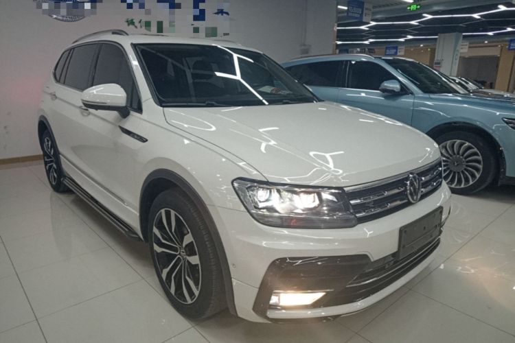 Used Volkswagen Tiguan L 2021 330TSI Automatic Two-Wheel Drive R-Line Enhanced Edition Front Right 45 Deg