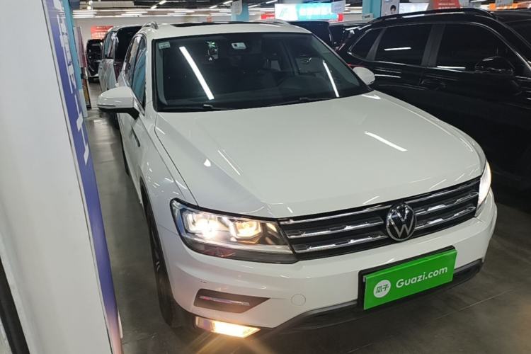 Used Volkswagen Tiguan L 2021 330TSI Automatic Two-Wheel Drive Smart Edition Front Right 45 Deg