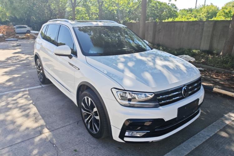 Used Volkswagen Tiguan L 2021 330TSI Automatic Two-Wheel Drive R-Line Enhanced Edition Front Right 45 Deg