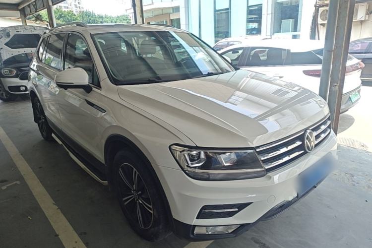 Used Volkswagen Tiguan L 2021 330TSI Automatic Two-Wheel Drive Smart Edition Front Right 45 Deg