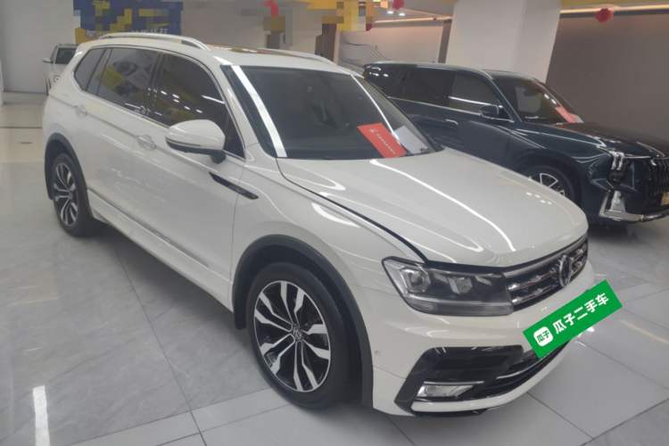 Used Volkswagen Tiguan L 2021 330TSI Automatic Two-Wheel Drive R-Line Enhanced Edition Front Right 45 Deg