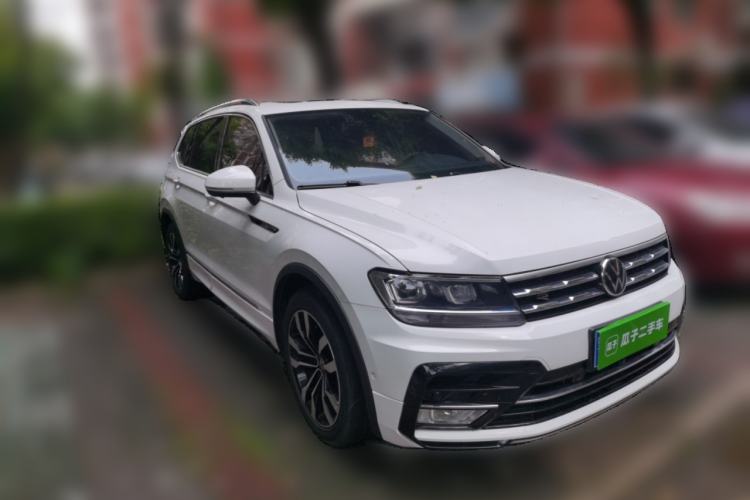 Used Volkswagen Tiguan L 2021 330TSI Automatic Two-Wheel Drive R-Line Enhanced Edition Front Right 45 Deg