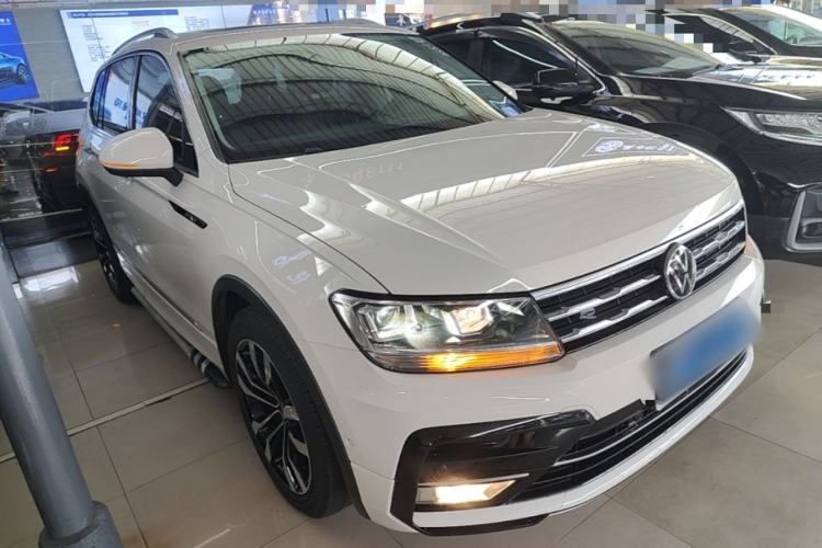Used Volkswagen Tiguan L 2021 330TSI Automatic Two-Wheel Drive R-Line Enhanced Edition Front Right 45 Deg