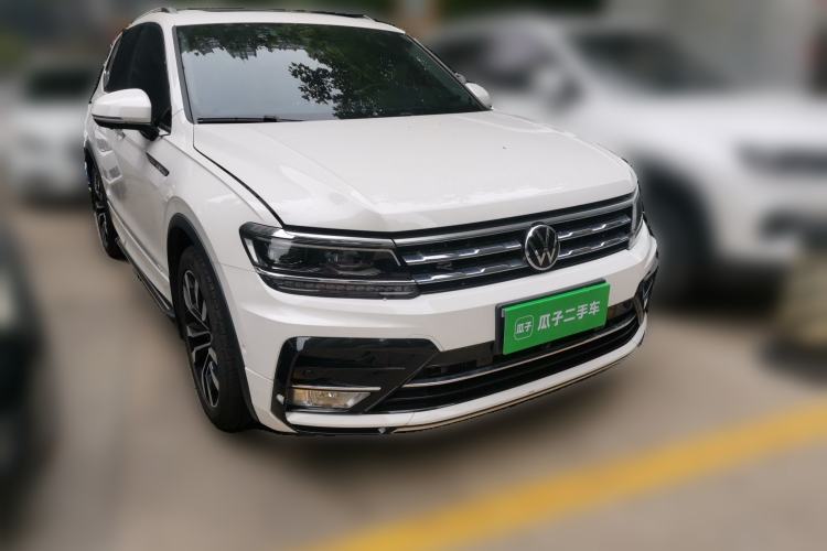 Used Volkswagen Tiguan L 2021 380TSI Automatic All-Wheel Drive R-Line Comfort Plus 7-Seater Front Right 45 Deg