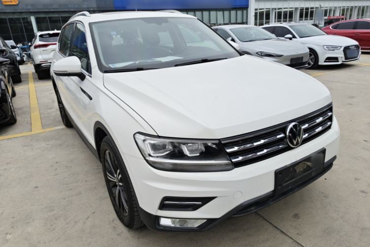 Used Volkswagen Tiguan L 2021 330TSI Automatic Two-Wheel Drive Smart Edition Front Right 45 Deg