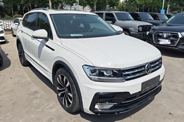 Used Volkswagen Tiguan L 2021 330TSI Automatic Two-Wheel Drive R-Line Enhanced Edition Front Right 45 Deg